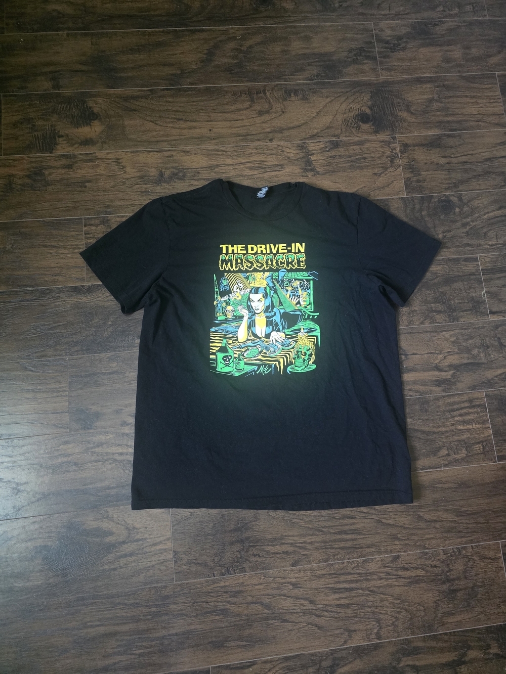 District | The Drive-in Massacre T-shirt 2XL